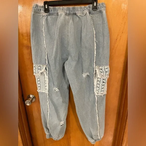 POL Distressed Denim Lace Pocket Cargo Jogger - Picture 5 of 8